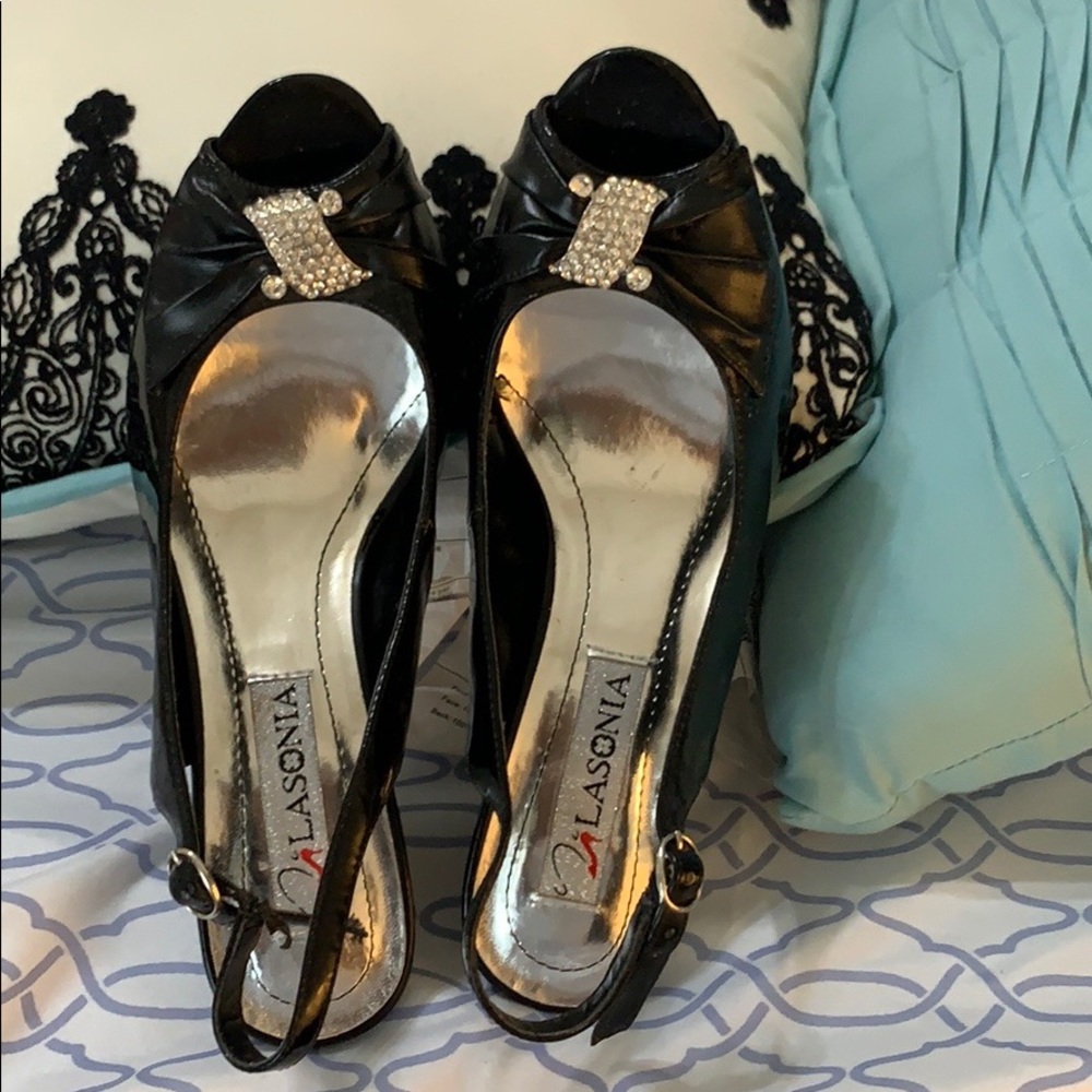 Blank heels sandals with diamonds on top